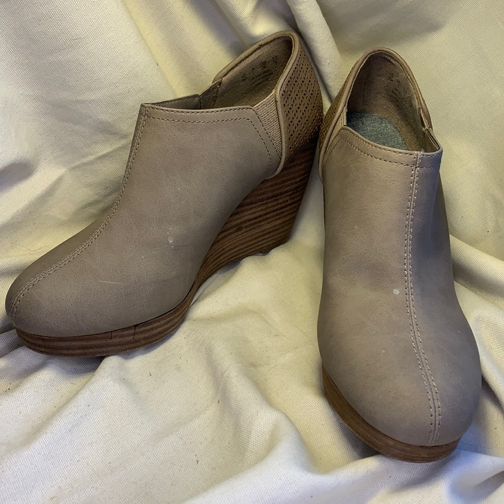 Dr Scholls almost NEW memory foam Cool Fit wedge